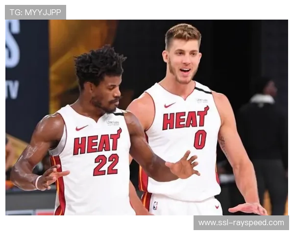 老将生日当天比赛，球队更衣室举行庆祝仪式