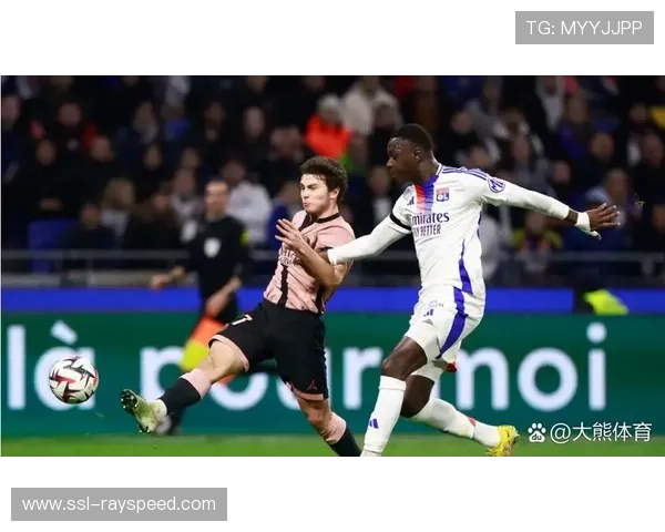 里尔客场挑战巴黎，务实防反对阵高压强攻